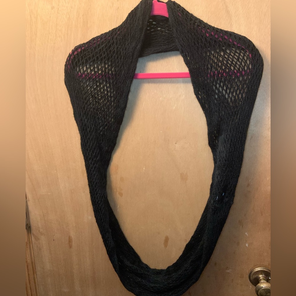 Black circle scarf